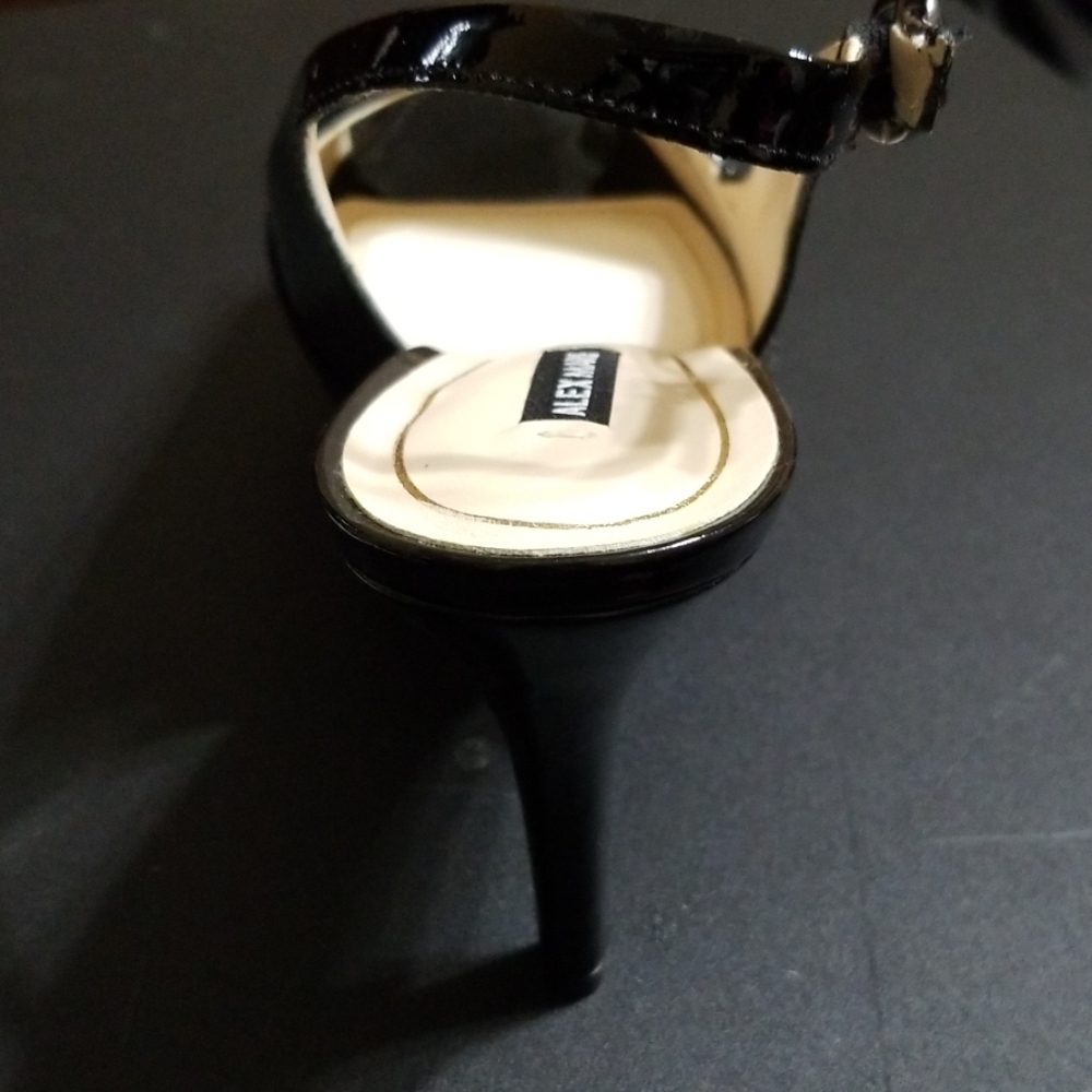 Shoes - Picture 4 of 4